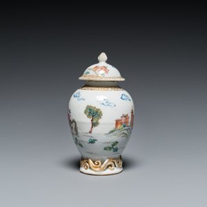 Drie Chinese famille rose koppen en schotels en een theebus met decor van een ruiter, Yongzheng/Qianlong — foto 7
