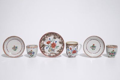 Drie Chinese famille rose koppen en schotels, Qianlong