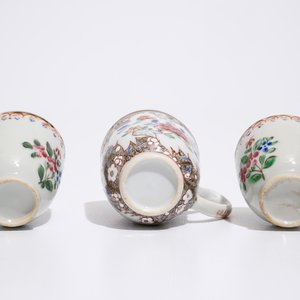 Drie Chinese famille rose koppen en schotels, Qianlong — foto 9