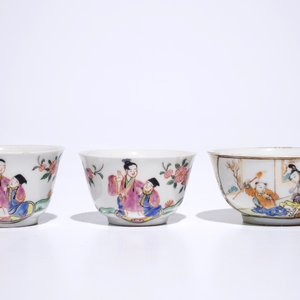 Drie Chinese famille rose koppen en schotels, w.o. één met mandarijns decor, Yongzheng/Qianlong — foto 4