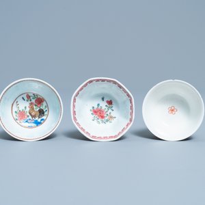 Drie Chinese famille rose koppen en schotels, Yongzheng/Qianlong — foto 8