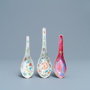Drie Chinese famille rose lepels, 19/20e eeuw — foto 1