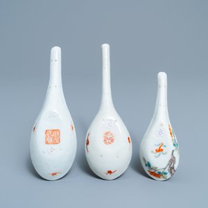Drie Chinese famille rose lepels met floraal decor, 19/20e eeuw — foto 2
