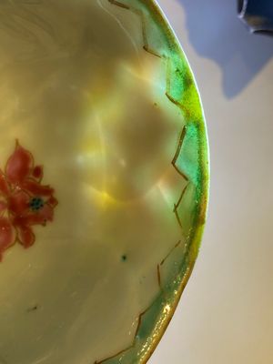 Drie Chinese famille rose 'lotus' koppen en schotels met een geleerde en zijn dienaar, Yongzheng — foto 13