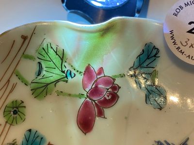 Drie Chinese famille rose 'lotus' koppen en schotels met een geleerde en zijn dienaar, Yongzheng — foto 24