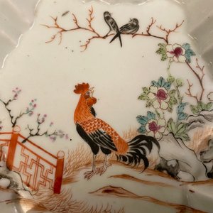 Drie Chinese famille rose pattipan, twee lepelschotels en een theeschoteltje, Yongzheng/Qianlong — foto 4