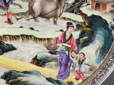Drie Chinese famille rose schotels, gesigneerd Zeng Fuqing 曾福慶, zegelmerk Le Tao Zhai 樂陶齋, gedateerd 1946 en 1947 — foto 14