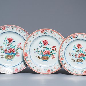 Drie Chinese famille rose schotels met bloemvazen, Qianlong — foto 1