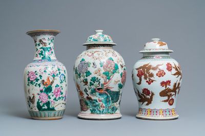 Drie Chinese famille rose vazen, 19e eeuw