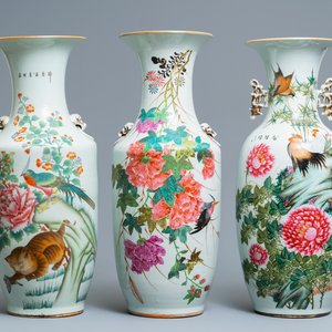 Drie Chinese famille rose vazen met dieren en bloemen, 19/20e eeuw — foto 1