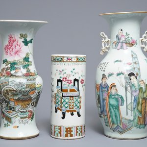 Drie Chinese famille rose vazen met diverse decors, 19/20e eeuw — foto 1