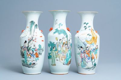 Drie Chinese famille rose vazen met verhalende decors, 19/20e eeuw