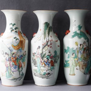 Drie Chinese famille rose vazen met verhalende decors, 19/20e eeuw — foto 7