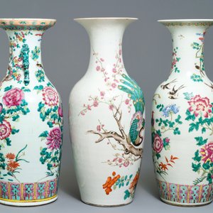 Drie Chinese famille rose vazen met vogels en bloemen, 19e eeuw — foto 2