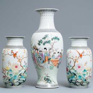 Drie Chinese famille rose vazen, Republiek — foto 1