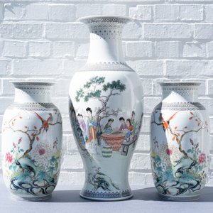 Drie Chinese famille rose vazen, Republiek — foto 12