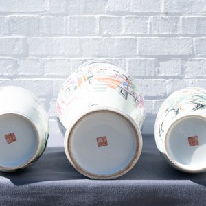 Drie Chinese famille rose vazen, Republiek — foto 15