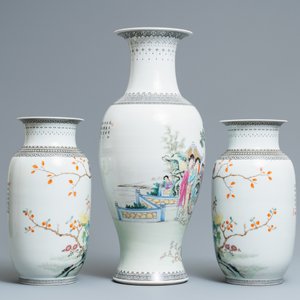 Drie Chinese famille rose vazen, Republiek — foto 2
