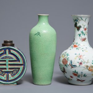 Drie Chinese famille rose vazen, twee met Qianlong merk, 19/20e eeuw — foto 3