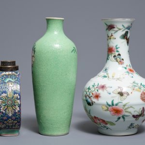 Drie Chinese famille rose vazen, twee met Qianlong merk, 19/20e eeuw — foto 4