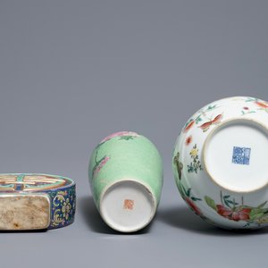 Drie Chinese famille rose vazen, twee met Qianlong merk, 19/20e eeuw — foto 5