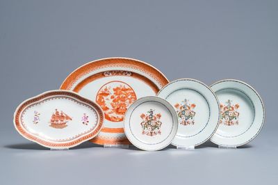 Drie Chinese famille rose wapenborden voor de Schotse markt en twee ovale schotels voor de Amerikaanse markt, Qianlong en 19e eeuw