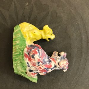 Drie Chinese famille rose waterdruppelaars en een penselenrust, 18/19e eeuw — foto 16