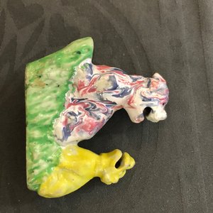 Drie Chinese famille rose waterdruppelaars en een penselenrust, 18/19e eeuw — foto 17