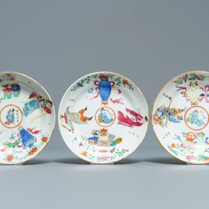 Drie Chinese famille rose 'Wu Shuang Pu' koppen en schotels, 19e eeuw — foto 2