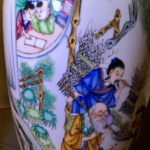 Drie Chinese famille roze vazen met figuren in tuinen, 19/20e eeuw — foto 12