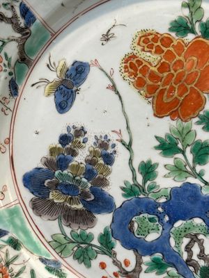 Drie Chinese famille verte borden en een theepot, Kangxi — foto 3