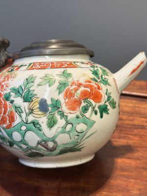 Drie Chinese famille verte borden en een theepot, Kangxi — foto 31