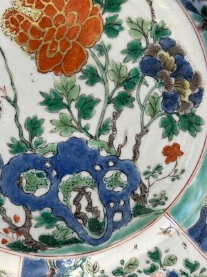 Drie Chinese famille verte borden en een theepot, Kangxi — foto 4