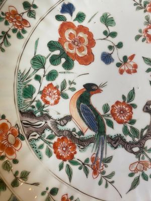 Drie Chinese famille verte borden met feniksen en pioenrozen, Kangxi — foto 5