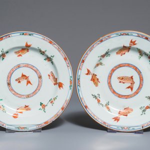 Drie Chinese famille verte borden met karpers en floraal decor, Kangxi — foto 2