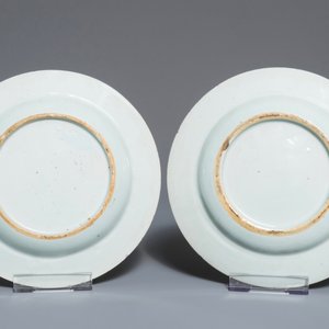 Drie Chinese famille verte borden met karpers en floraal decor, Kangxi — foto 3