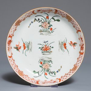 Drie Chinese famille verte borden met karpers en floraal decor, Kangxi — foto 4