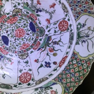 Drie Chinese famille verte schotels met florale decors, Kangxi — foto 33