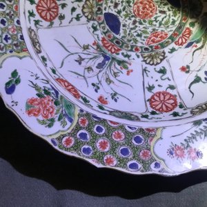 Drie Chinese famille verte schotels met florale decors, Kangxi — foto 34