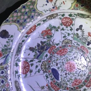Drie Chinese famille verte schotels met florale decors, Kangxi — foto 35