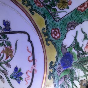 Drie Chinese famille verte schotels met florale decors, Kangxi — foto 8