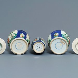 Drie Chinese famille verte vazen met poederblauwe fondkleur, 19e eeuw — foto 6
