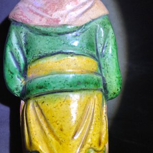 Drie Chinese figuren met sancai-glazuur, Ming — foto 39