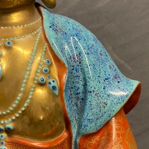 Drie Chinese figuren van Bodhisattva met robin's egg en verguld glazuur, Qianlong/Jiaqing — foto 25