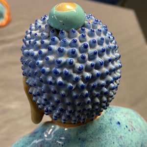 Drie Chinese figuren van Bodhisattva met robin's egg en verguld glazuur, Qianlong/Jiaqing — foto 66