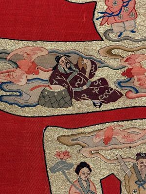 Drie Chinese geborduurde zijden doeken met figuratieve decors, 19/20e eeuw — foto 17