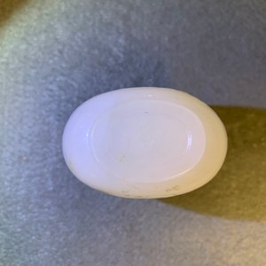 Drie Chinese gestoken witte jade snuifflessen met reliëfdecor, 19/20e eeuw — foto 21