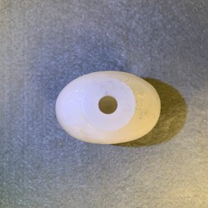 Drie Chinese gestoken witte jade snuifflessen met reliëfdecor, 19/20e eeuw — foto 22
