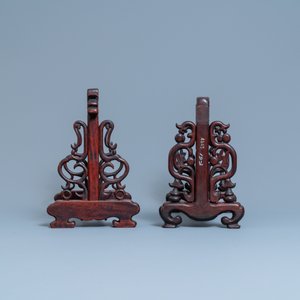 Drie Chinese houten steunen voor tafelschermen, 19e eeuw — foto 4