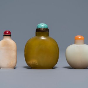 Drie Chinese jade snuifflessen, 18/19e eeuw — foto 1
